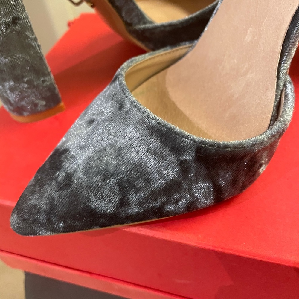 Heels - Picture 2 of 8